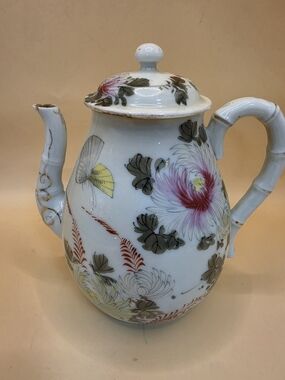 Chinese Porcelain Floral Tea Pot with Pink and Yellow Chrysanthemum
